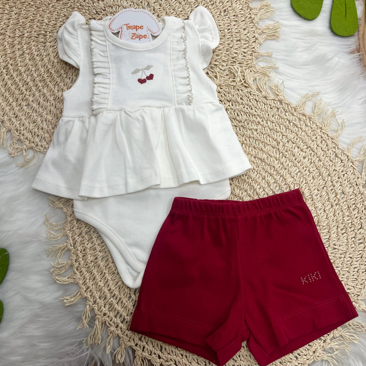 Conj. Body Bordado Cerejinha e Short Vermelho